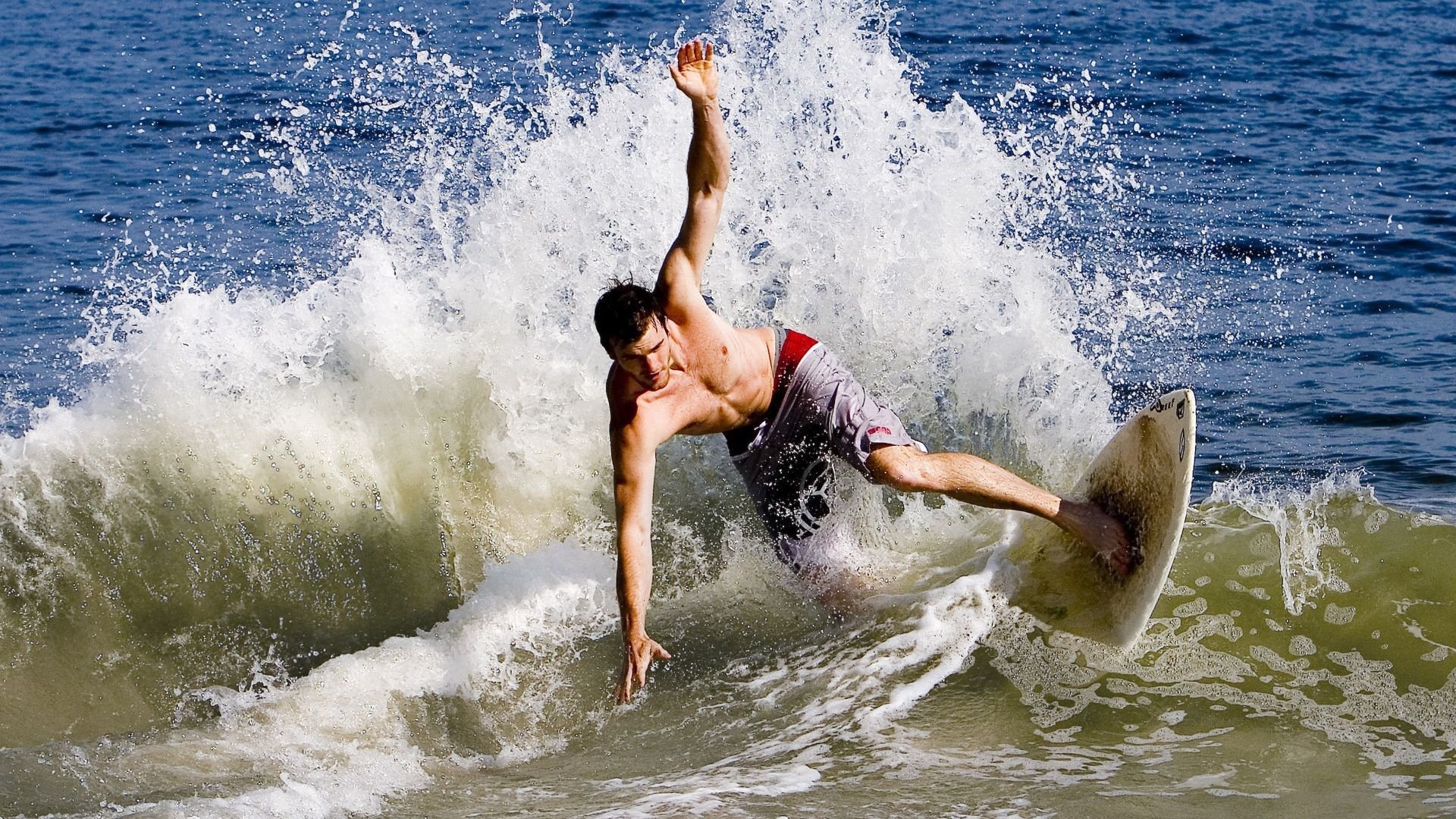 詹姆斯、杜兰特、库里谁会拿下今年的常规赛MVP？，总决赛库里和杜兰特数据对比